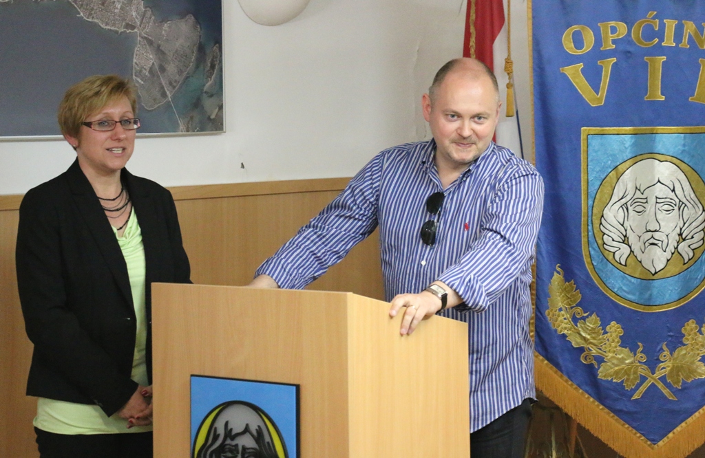 Delegacija Južnomoravske regije u posjeti otoku Viru Delegacija Južnomoravske regije u posjeti otoku Viru