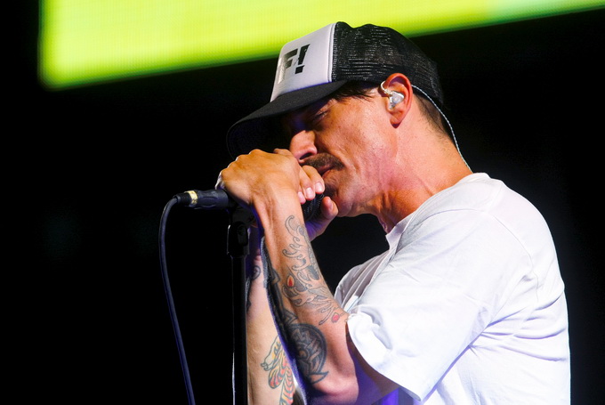 Zagreb, 290812.
Hipodrom.
Americka rock skupina Red Hot Chili Peppers u sklopu svjetske turneje kojom promovira deseti studijski album “I’m with You” iz 2011. nastupila je po prvi put pred zagrebackom publikom.
Foto: Goran Mehkek / CROPIX