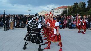 HGD Sv. Cecilija izvelo korčulanski viteški ples “Moreška” na Pozdravu suncu