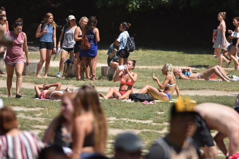 Puno lipog svita uživalo u svježini Krke na Skradinskom buku