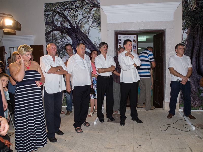 Biograd na moru: Otvorena izložba fotografija “Lunjske masline” Biograd na moru: Otvorena izložba fotografija “Lunjske masline”