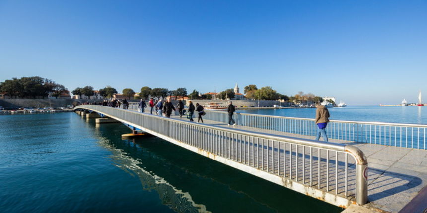 Image 380447 (auto) Image 380447 (auto)