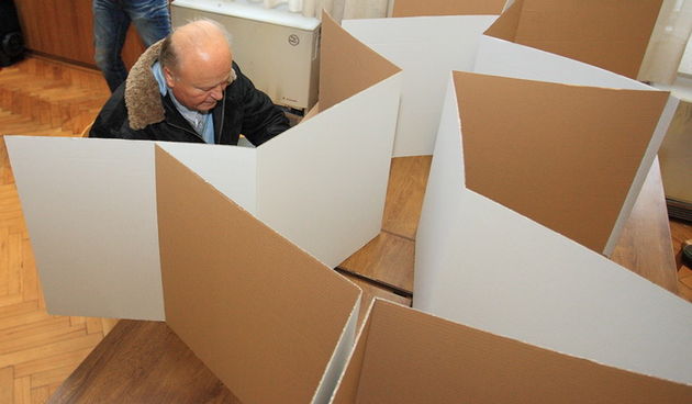 Rijeka, 220112
Referendum o pristupanju Republike Hrvatske u Europsku uniju.
Na slici: Slavko Linic glasa na referendumu.
Foto: Davor Zunic /  CROPIX