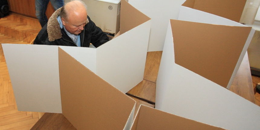 Rijeka, 220112
Referendum o pristupanju Republike Hrvatske u Europsku uniju.
Na slici: Slavko Linic glasa na referendumu.
Foto: Davor Zunic /  CROPIX