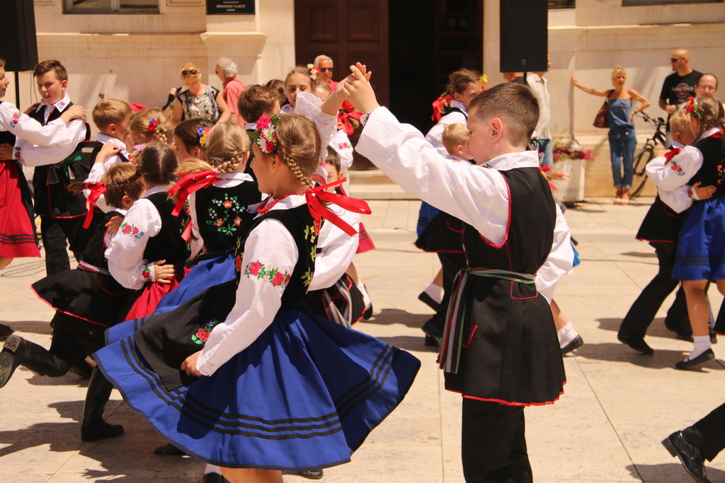 OŠ Zadarski otoci, učenici na Narodnom trgu