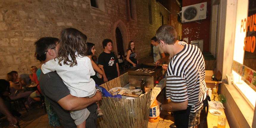 Feštica petkom 9. srpnja 2010. (foto:Saša Čuka) Feštica petkom 9. srpnja 2010. (foto:Saša Čuka)