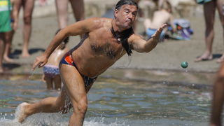 Split, 120611.
Na splitskim Bacvicama odrzano je 7. Prvenstvo svita u piciginu. Naslov pobjednika drugu godinu za redom osvojila je ekipa A1.
Na fotografiji: Goran Karan.
Foto: Ante Cizmic / CROPIX Split, 120611.
Na splitskim Bacvicama odrzano je 7. Prvenstvo svita u piciginu. Naslov pobjednika drugu godinu za redom osvojila je ekipa A1.
Na fotografiji: Goran Karan.
Foto: Ante Cizmic / CROPIX