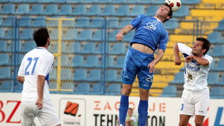 Varazdin, 070811.
Stadion Andjelko Herjavec.
Nogometna utakmica 3.kolo prve Hrvatske nogometne lige Varazdin – Zadar.
Na slici: u skoku Josip Golubar.
Foto: Andrej Svoger / Cropix Varazdin, 070811.
Stadion Andjelko Herjavec.
Nogometna utakmica 3.kolo prve Hrvatske nogometne lige Varazdin – Zadar.
Na slici: u skoku Josip Golubar.
Foto: Andrej Svoger / Cropix