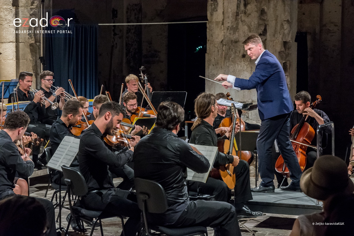 59. Glazbene večeri u sv. Donatu: Orkestar Epoque i gitarist Krešimir Bedek @ Crkva sv. Nikole