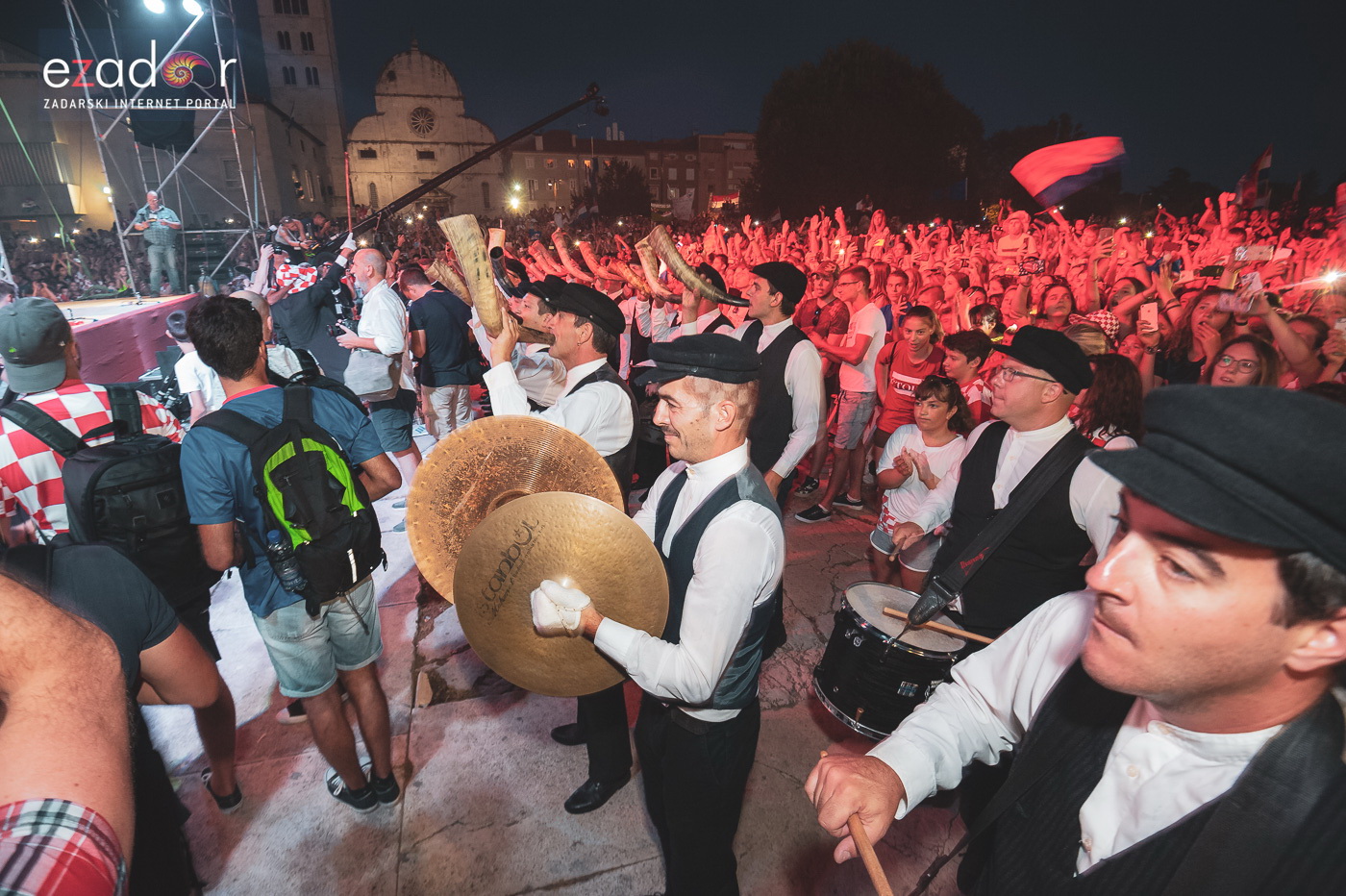 Zadar priredio čudesan doček svojim Vatrenim herojima (1)