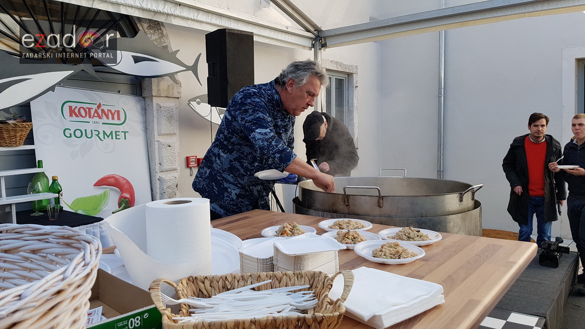 Priprema rižota s plodovima mora u sklopu Tuna, Sushi & Wine Festivala Priprema rižota s plodovima mora u sklopu Tuna, Sushi & Wine Festivala