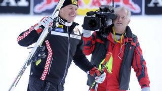 Kitzbuhel, 210111.
Fis Audi World Cup, Svjetski skijaski kup u Kitzbuhelu utrka Super G.
Na slici: Ivica Kostelic pobjednik Super G pored kamerman Orf-a.
Foto: Drago Sopta / CROPIX Kitzbuhel, 210111.
Fis Audi World Cup, Svjetski skijaski kup u Kitzbuhelu utrka Super G.
Na slici: Ivica Kostelic pobjednik Super G pored kamerman Orf-a.
Foto: Drago Sopta / CROPIX