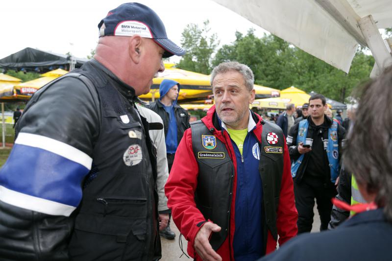 Na jezeru Jarun okupili su se motociklisti iz cijele Hrvatske u sklopu 3. karavane za zivot pod nazivom Bikeri na cesti. Velik broj motociklista zbog loseg vremena nije dosao, no pridruzio im se gradonacelnik Milan Bandic. Photo: Dalibor Urukalovic/PIXSEL