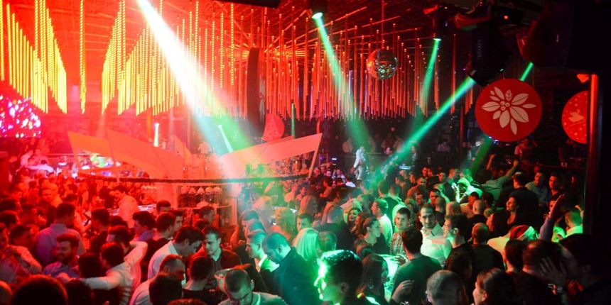 Zvijezde proslavile Božić na tradicionalnom koncertu grupe Magazin