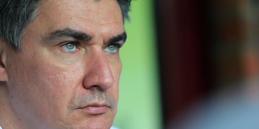 Premijer Zoran Milanovic obisao je osnovnu skolu u Gunji i obiteljske kuce u Strosincima na kojima je zapocela obnova. Photo: Davor Javorovic/PIXSELL