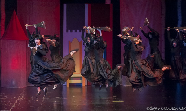 HNK Zadar: Bajka.hr Plesne udruge Gesta, Foto: Željko Karavida HNK Zadar: Bajka.hr Plesne udruge Gesta, Foto: Željko Karavida