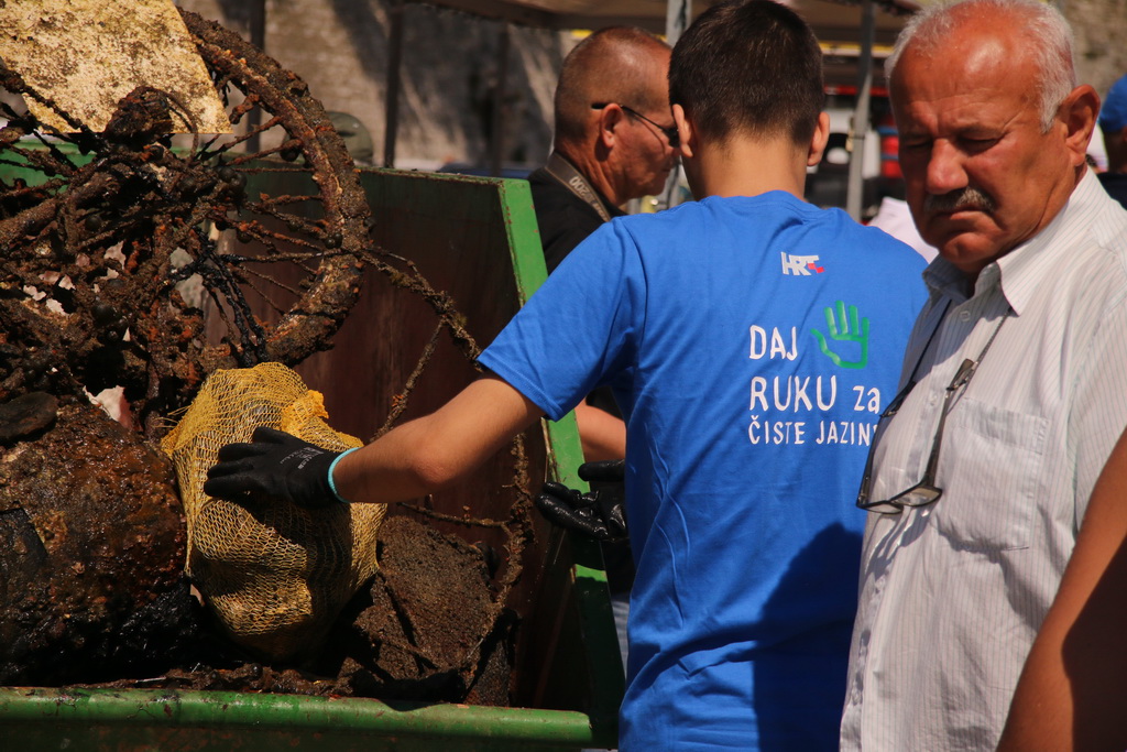 Ekološka akcija “Daj ruku za Jazine” Ekološka akcija “Daj ruku za Jazine”
