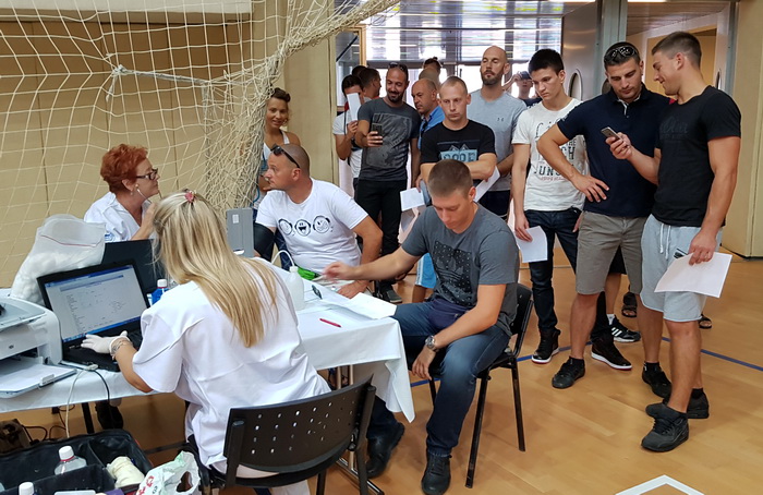 U organizaciji sekcije HZSN Zadar u dvorani 1 SC Višnjik održana je akcija dobrovoljnog darivanja krvi na kojoj je prikupljeno 25 doza tekućine koja život znači. Foto: Mladen Malik