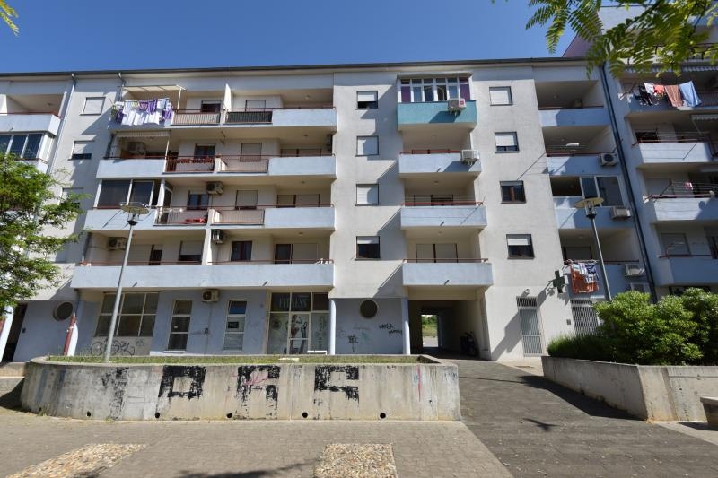 Zadar: Zgrada u kojoj je policija sinoć pronašla beživotno tijelo 49-godišnje žene, Photo: Dino Stanin/PIXSELL Zadar: Zgrada u kojoj je policija sinoć pronašla beživotno tijelo 49-godišnje žene, Photo: Dino Stanin/PIXSELL