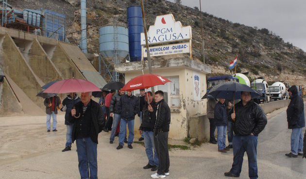 Radnici GP Dubrovnik smoinicijativno su se organizirali i blokirali kamenolom Dubac, koji je u vlasnistvu PGM Ragusa u sklopu koje posluje i GP Dubrovnik. Foto: Admir Buljubasic / CROPIX