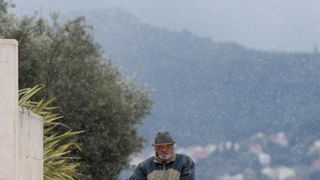 Snježne pahulje za kratko padale po Zadru