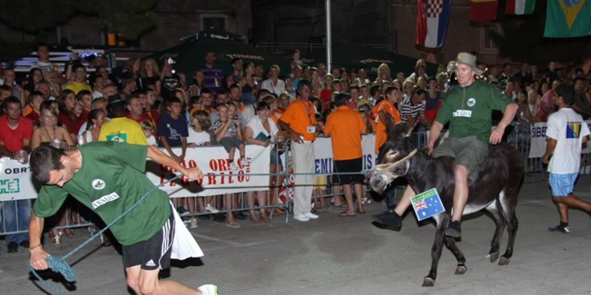 Tisno: 6. Međunarona “Trka tovarov”, Foto: Edin Kadić Tisno: 6. Međunarona “Trka tovarov”, Foto: Edin Kadić