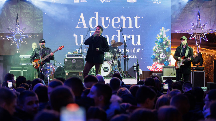 Nitko ne može napraviti feštu poput Jole! Nitko ne može napraviti feštu poput Jole!