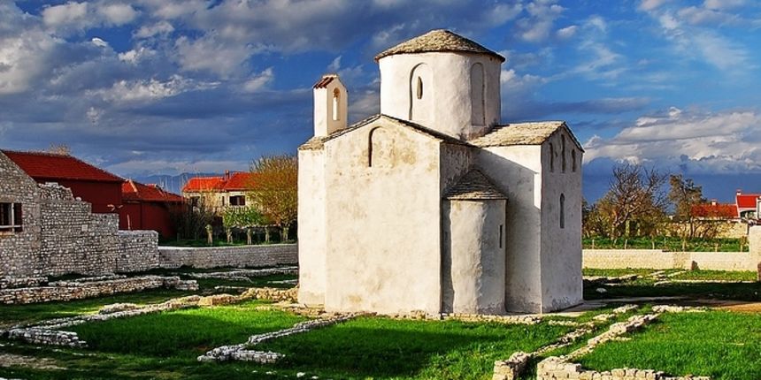Sv. Križ u Ninu (foto: Aleksandar Gospić / Crometeo) Sv. Križ u Ninu (foto: Aleksandar Gospić / Crometeo)