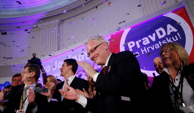 Zagreb, 100110.
Hrvatsko novinarsko drustvo.
Drugi krug petih predsjednickih izbora Republike Hrvatske.
Izborni stozer predsjednickog kandidata Ive Josipovica.
Pracenje izbornih rezultata drugog kruga predsjednickih izbora.
Na fotografiji: Ivo Josipovic s