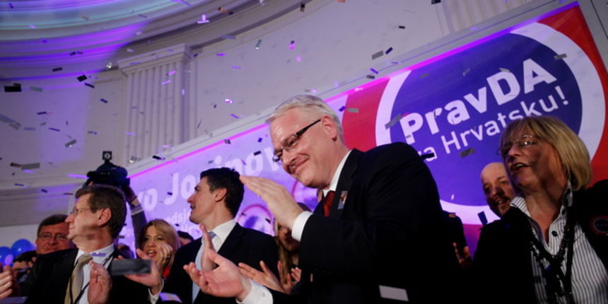 Zagreb, 100110.
Hrvatsko novinarsko drustvo.
Drugi krug petih predsjednickih izbora Republike Hrvatske.
Izborni stozer predsjednickog kandidata Ive Josipovica.
Pracenje izbornih rezultata drugog kruga predsjednickih izbora.
Na fotografiji: Ivo Josipovic s