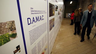 Zadar, 180413.
Providurova palaca, koncertna dvorana.
Zavod za prostorno uredjenje Zadarske zupanije priredio je izlozbu pod nazivom Prostori su djelovanja – 20 godina planiranja Zadarske zupanije.
Izlozba je to koja prikazuje 20 i vise godina rada na Zadar, 180413.
Providurova palaca, koncertna dvorana.
Zavod za prostorno uredjenje Zadarske zupanije priredio je izlozbu pod nazivom Prostori su djelovanja – 20 godina planiranja Zadarske zupanije.
Izlozba je to koja prikazuje 20 i vise godina rada na