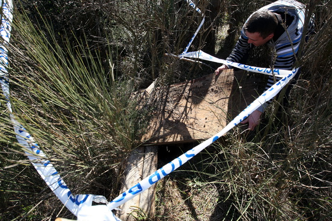 Zadar, 040313.
Naselje Bokanjac. Novi slucaj urusavanja tla. Nakon slucajeva u Lovranu, Drnisu i jos ranije ranije Medjimurju, policiji je prijavu da se otvorila zemlja u sirini i duljini vecoj od metra prijavio u subotu 39-godisnji Joso Marasovic iz Zadr