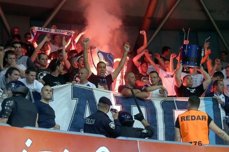 Intervencija policije na tribini s navijačima Zadra na utakmici Cibone i Zadra (80-71). Photo: Goran Stanzl/PIXSELL Intervencija policije na tribini s navijačima Zadra na utakmici Cibone i Zadra (80-71). Photo: Goran Stanzl/PIXSELL