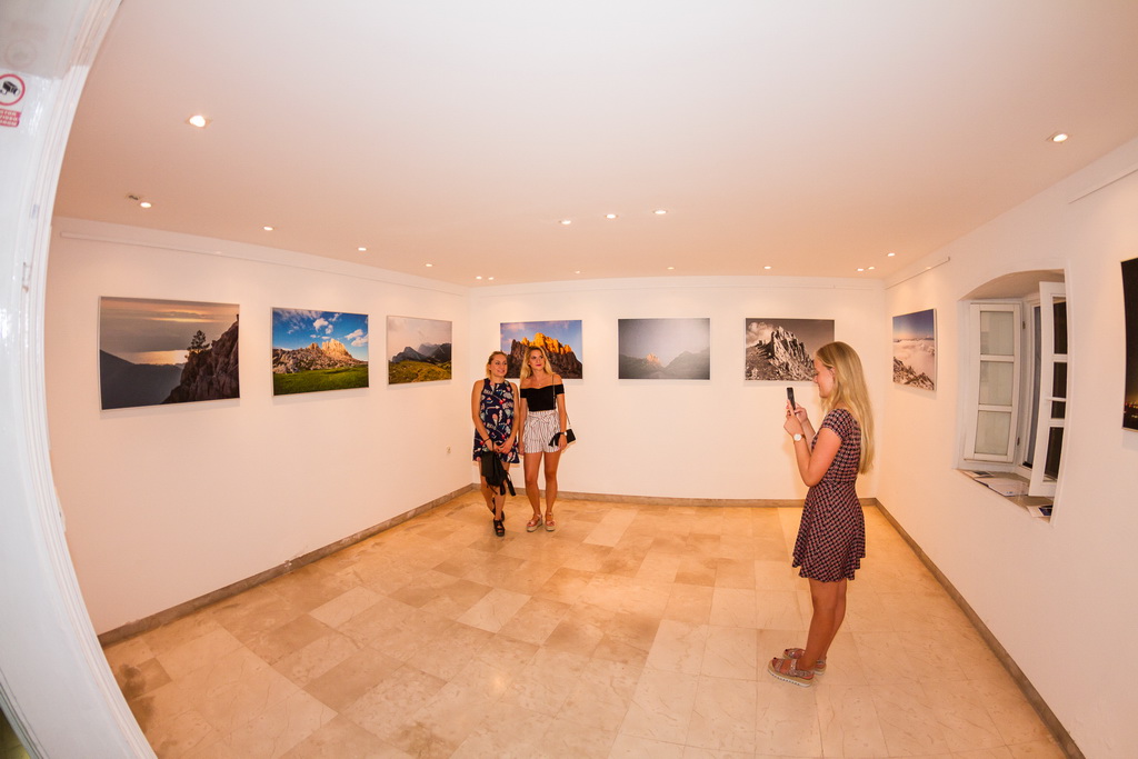 Biograd na Moru: Svečano otvorena izložba fotografija “Velebit” Vinka Pešića Biograd na Moru: Svečano otvorena izložba fotografija “Velebit” Vinka Pešića