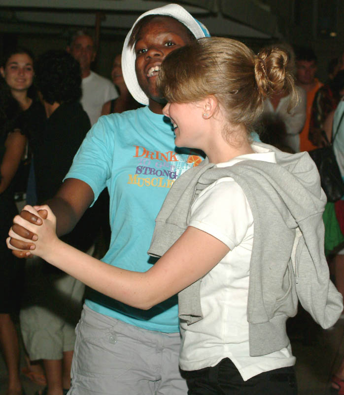 Pet Tambura na Narodnom trgu