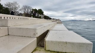Nakon juga ostala oštećenja na zadarskoj rivi. Foto: Dino Stanin/PIXSELL