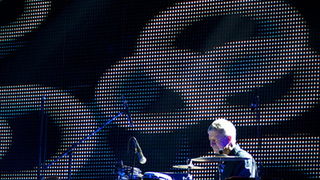 Oliver Dragojević i gudački orekestar Alana Bjelinskog na Višnjiku 22. ožujka 2011. Foto: Kristijan Orlić Oliver Dragojević i gudački orekestar Alana Bjelinskog na Višnjiku 22. ožujka 2011. Foto: Kristijan Orlić