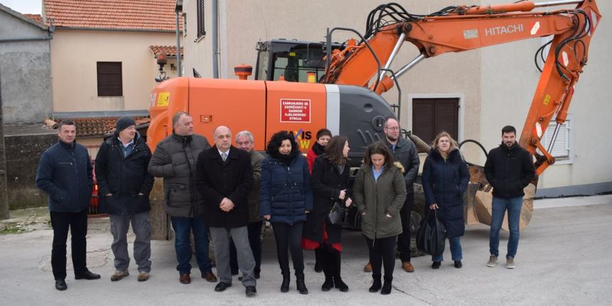 U Sv. Filipu i Jakovu započela druga faza kanalizacijskih radova vrijedna milijun eura U Sv. Filipu i Jakovu započela druga faza kanalizacijskih radova vrijedna milijun eura