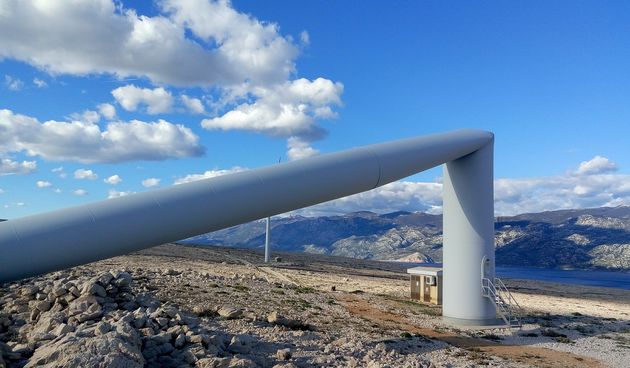 Olujna bura srušila vjetro elektranu na Pagu