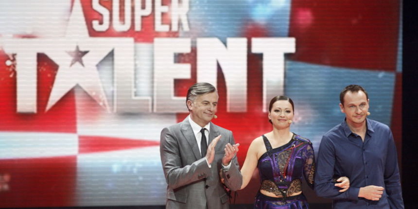 Zagreb, 191110.
Studio 2 Jadran filma, Oporovecka 12.
Treca polufinalna emisija Supertalent showa Nove TV.
Na slici: ziri Dubravko Merlic, Nina Badric i Enes Beslagic.
Foto: Nina Djurdjevic / CROPIX Zagreb, 191110.
Studio 2 Jadran filma, Oporovecka 12.
Treca polufinalna emisija Supertalent showa Nove TV.
Na slici: ziri Dubravko Merlic, Nina Badric i Enes Beslagic.
Foto: Nina Djurdjevic / CROPIX