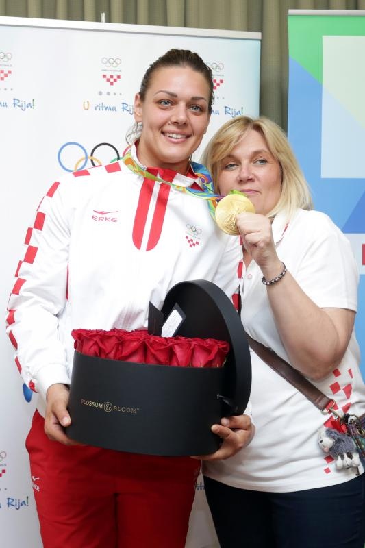 Hrvatski olimpijci svečano dočekani na Plesu. Sandra Perković, Šime Fantela, Igor Marenić, Tonči Stipanović. Photo: Luak Sanzl/PPIXSELL Hrvatski olimpijci svečano dočekani na Plesu. Sandra Perković, Šime Fantela, Igor Marenić, Tonči Stipanović. Photo: Luak Sanzl/PPIXSELL
