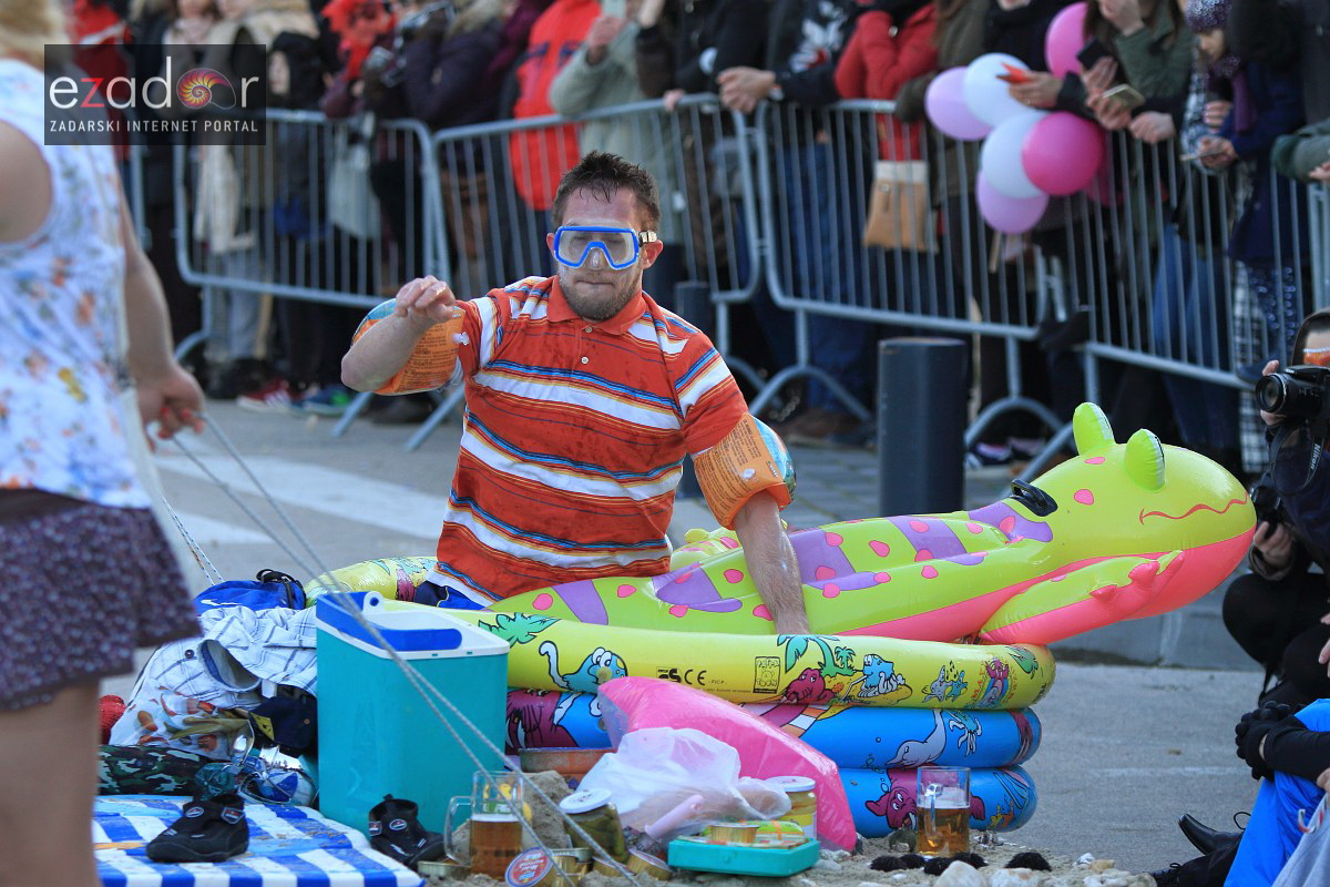 Maškarana povorka Velike Bake u Murteru