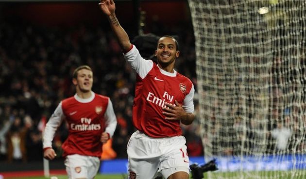 Arsenal’s Theo Walcott (R) celebrates his goal against Chelsea with Jack Wilshire // Reuters