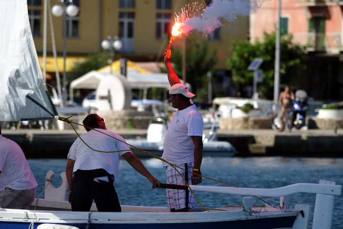 Betina, 150810.
U Betini na otoku Murteru danas je odrzana tradicionalna regata brodova na “latinskog idro ” pod nazivom “Regata za dusu i tilo”, na regati je sudjovalo preko gajeta, leuta i kaica pobjedili su domacini iz Betine.
Na slici pobjednici regat Betina, 150810.
U Betini na otoku Murteru danas je odrzana tradicionalna regata brodova na “latinskog idro ” pod nazivom “Regata za dusu i tilo”, na regati je sudjovalo preko gajeta, leuta i kaica pobjedili su domacini iz Betine.
Na slici pobjednici regat