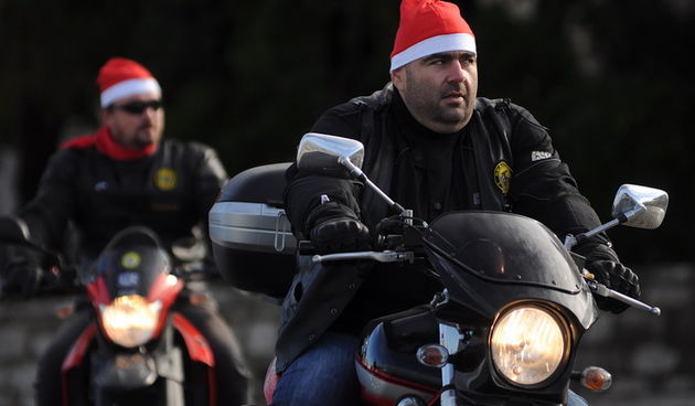 Zadar, 131211
Udruga motorista “Bestije” za Svetu Lucu daruje vrtic Latica, za djecu s teskocama u razvoju. Prije odlaska u vrtic, motoristi su se provozali po gradu noseci kapice  djeda Mraza.
Foto: Luka Gerlanc / CROPIX