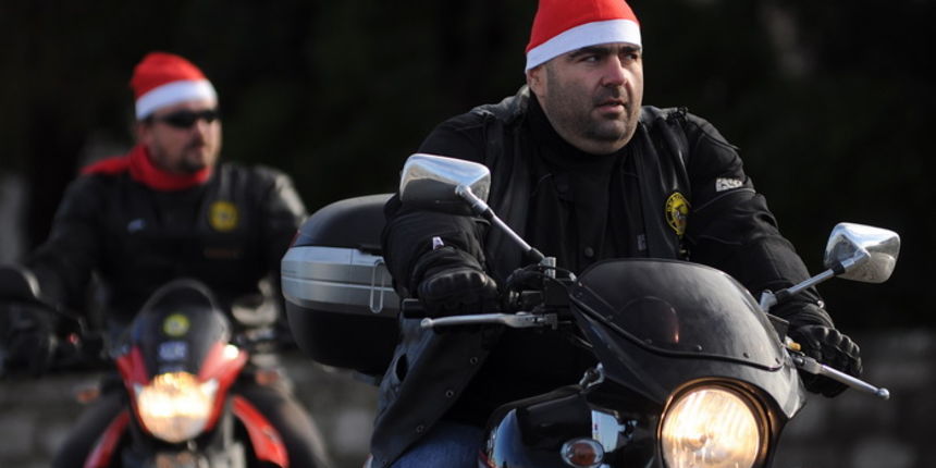 Zadar, 131211
Udruga motorista “Bestije” za Svetu Lucu daruje vrtic Latica, za djecu s teskocama u razvoju. Prije odlaska u vrtic, motoristi su se provozali po gradu noseci kapice djeda Mraza.
Foto: Luka Gerlanc / CROPIX Zadar, 131211
Udruga motorista “Bestije” za Svetu Lucu daruje vrtic Latica, za djecu s teskocama u razvoju. Prije odlaska u vrtic, motoristi su se provozali po gradu noseci kapice djeda Mraza.
Foto: Luka Gerlanc / CROPIX