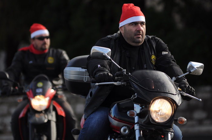 Zadar, 131211
Udruga motorista “Bestije” za Svetu Lucu daruje vrtic Latica, za djecu s teskocama u razvoju. Prije odlaska u vrtic, motoristi su se provozali po gradu noseci kapice  djeda Mraza.
Foto: Luka Gerlanc / CROPIX