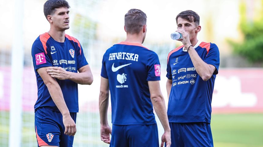 Trening hrvatske nogometne reprezentacije na terenu Hitrec Kacijan. Igor Matanovic, Ante Budimir