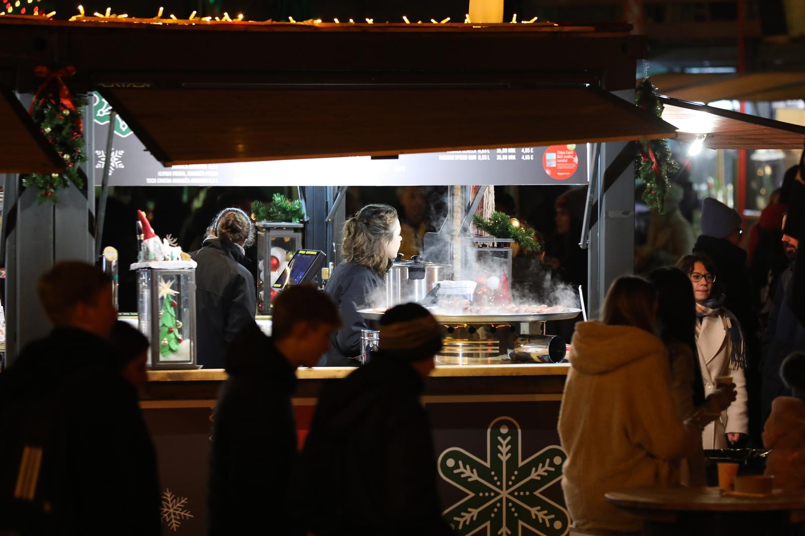 Zagrebački Advent ove godine pun je svjetla i šarenila