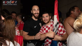 Čudesna noć: Velika fešta ulicama Zadra nakon plasmana Vatrenih u finale SP Čudesna noć: Velika fešta ulicama Zadra nakon plasmana Vatrenih u finale SP